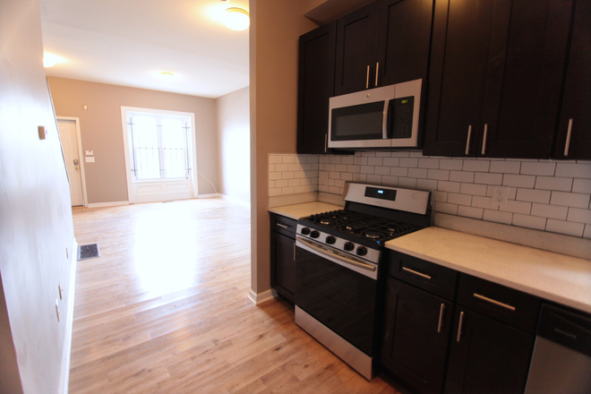 Living Room - Off Campus Philly - Beautiful House With Roof Deck and Patio