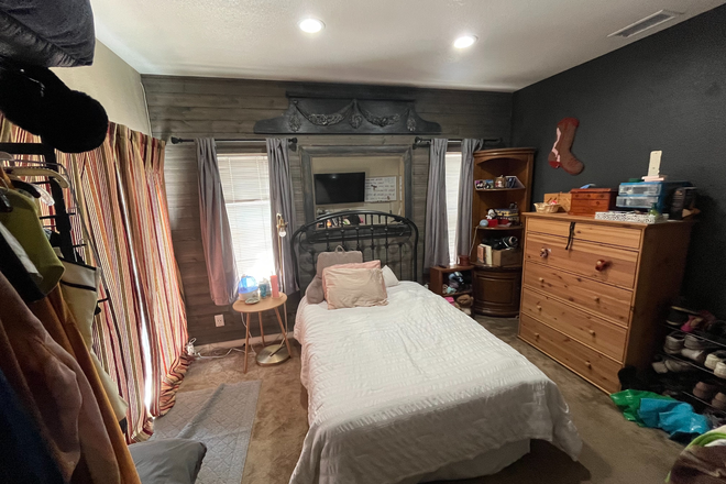 Bedroom - Rustic Home - 1 Bedroom Available - $950 p/mo. all utilities included.