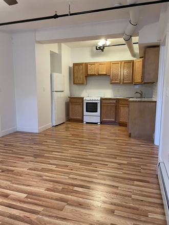 kitchen - Huge, Beautiful 1 Bed for 9/1 on Saint Stephen St!