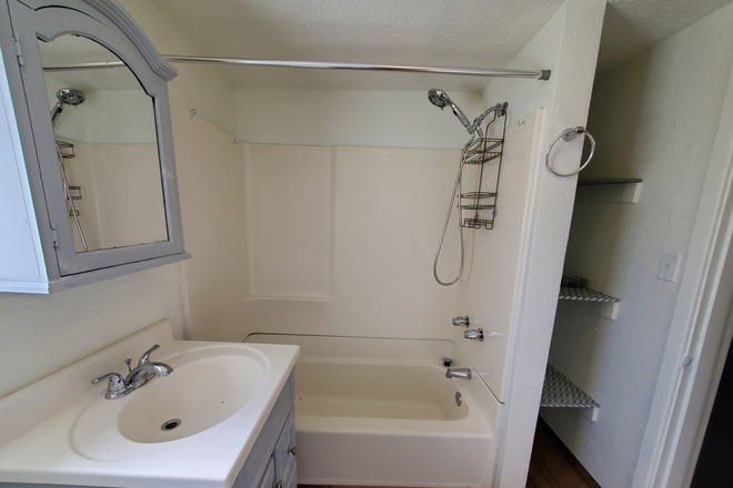 Bathroom - 3 Bed / 2 Bath, Close to NAU North Campus, Utilities Included, 3 Parking Spots Duplex