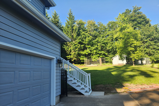 Stairs to separate entrance - Peaceful Studio