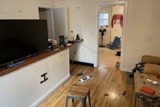 Livingroom - HEMENWAY ST  4 BED 2 BATH  FENWAY! NEU, BERKLEE 09/01  IN UNIT LAUNDRY NO FEE Apartments