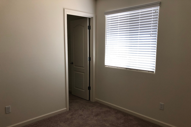 Available $550 Single bedroom with walk-in closet - $550/Mo Available For Rent Immediately within 3 miles of UCM Campus (Text 650-251-9242) House