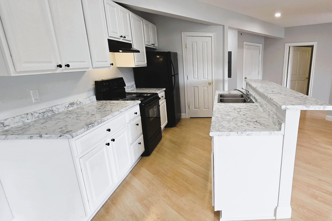 open concept kitchen, dining, & living rooms - Attn: 2 mi to UVMMC. Take the Bike path directly to Campus. Free Heat/garage prkg & storage Condo