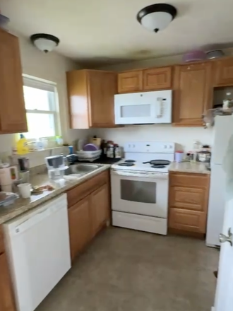 Kitchen with an oven, microwave & dishwasher - Private room sublet available for Dec & Jan (flexible dates) only for $550pm. Apartments