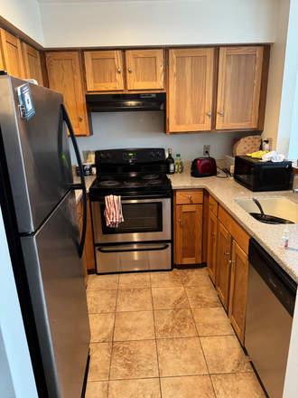 Kitchen - Charming 2-Bedroom Apartment - Walk to UVA