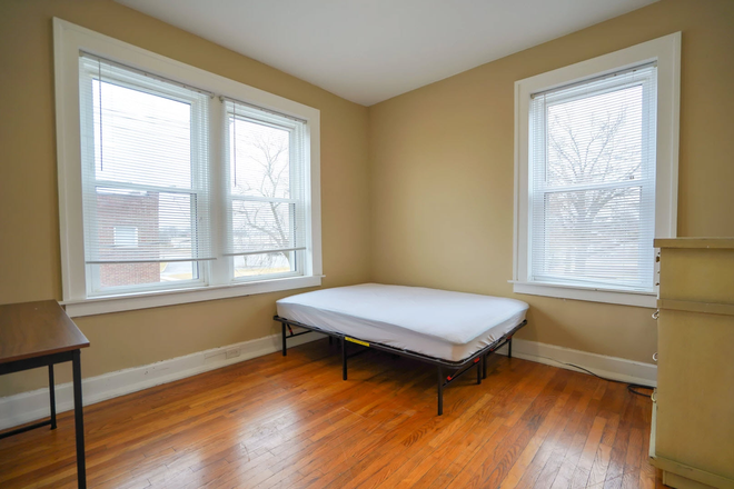 Bedroom - 904 Eastgate Ave 2S, 63130 Apartments