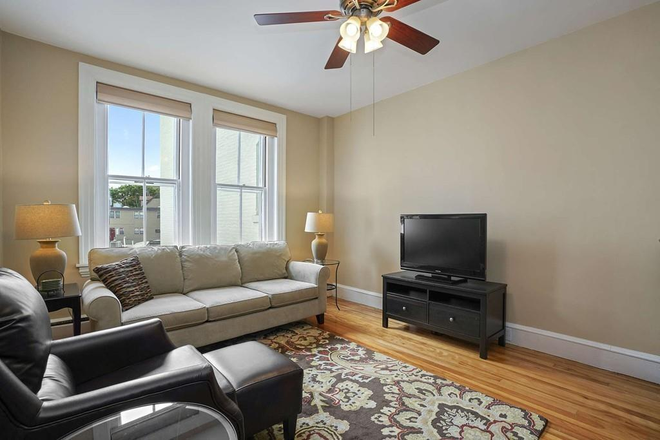 Call NOW for showings! 617-236-8550 - ARLINGTON ST - PORTER SQ TRUE 2BR/1BA AVAIL *9/1/2026* W/ H&HW INC, IN UNIT LNDRY, EQUAL BDRMS, DW! Condo