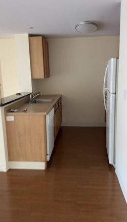 kitchen - Peninsula Apartments