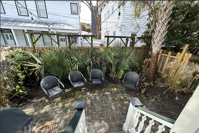 Backyard with grill and chairs - Room available for sublease in Charleston house close to MUSC