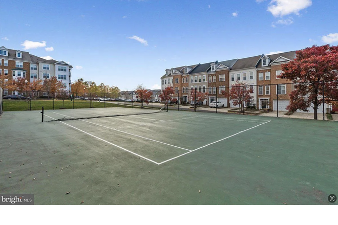 Tennis court - Townhouse at the end of the Green Line (branch ave)