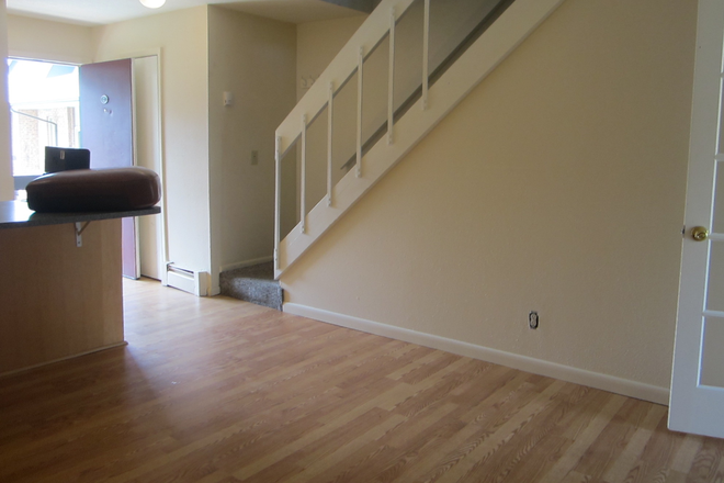 living room - Fall PreLease on The Hill Townhome