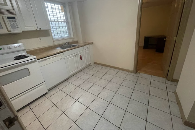 Kitchen - 2 Bed 1 Bath Apartment - First Floor Apt - Backyard - W/D - Dishwasher - Close to Drexel & Hospitals