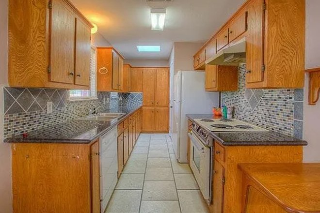 Kitchen - 2 Story house, near TAMU bus stop, own room, 7 minutes from campus, southeast from campus