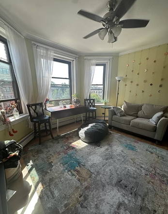 living room - Location, Location, Location - Stunning 2 bed apartment.