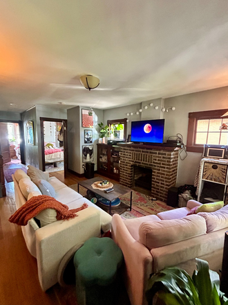 Living Room - Very Cute House Near the Hill/Campus