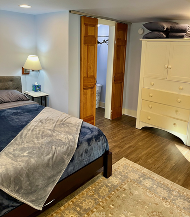 Bedroom: queen bed, dresser, closet - Furnished Suite: Bedrm/Bath/Kitchenette in home. Flexible length of stay. Med/Grad/faculty/staff