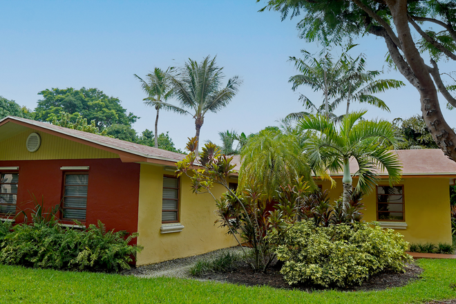 Front yard - Coconut Grove 4 BR 2 BA rental