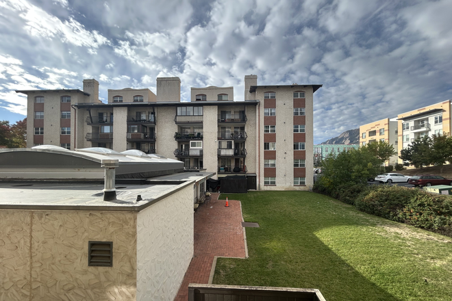 Photo - Spanish Towers Apartments