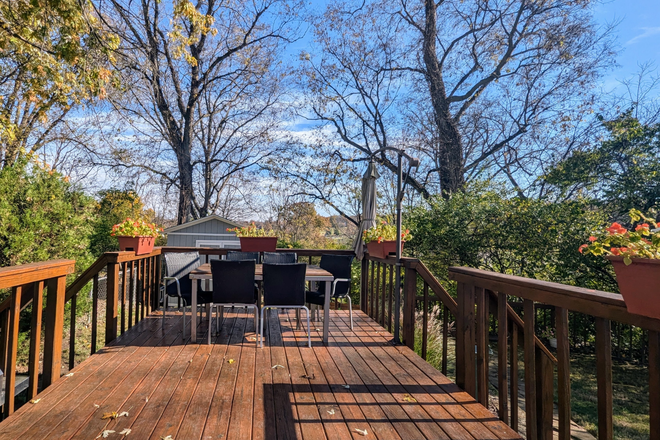porch - 4 Bedroom House in quiet neighborhood with beautiful backyard