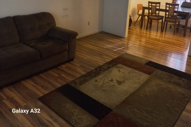 Living - Oak Manor Townhome 4 bedrooms/2.5 bath modern house very close to campus