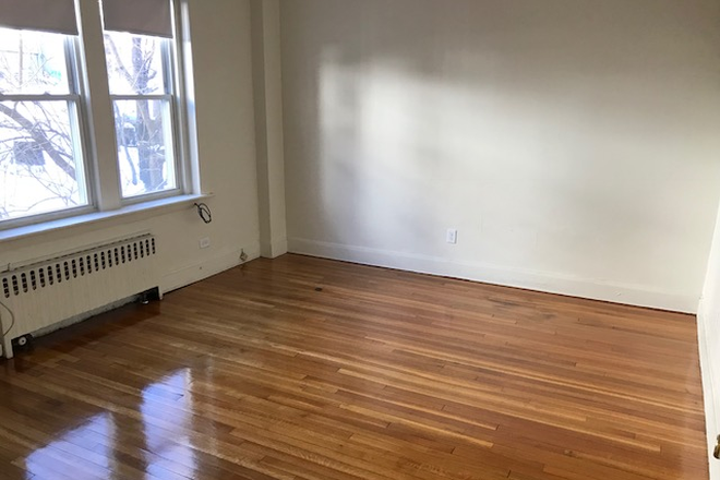 hubrealtyproperties.com - Newly updated front 2 bedroom, with 2 bathrooms, one block from the green line Apartments