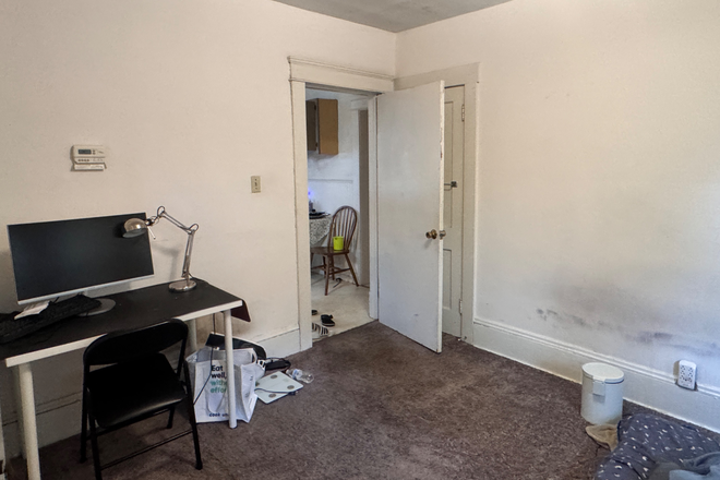 Bedroom - Apt near to CWRU, 10 min walking, long time lease till May 2026