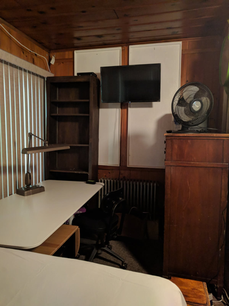 Unit 1 - Bedroom, kitchen, full bathroom Private entrance - Two separate private rooms.  share bathroom  each  have a small kitchen. Excellent and quiet for stu Apartments