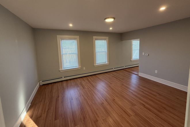 Call call or text Arezou at 617-584-7817 - FULLY RENOVATED 4 BED NEAR MANY COLLEGES AVAILABLE 9/1/2026! Apartments