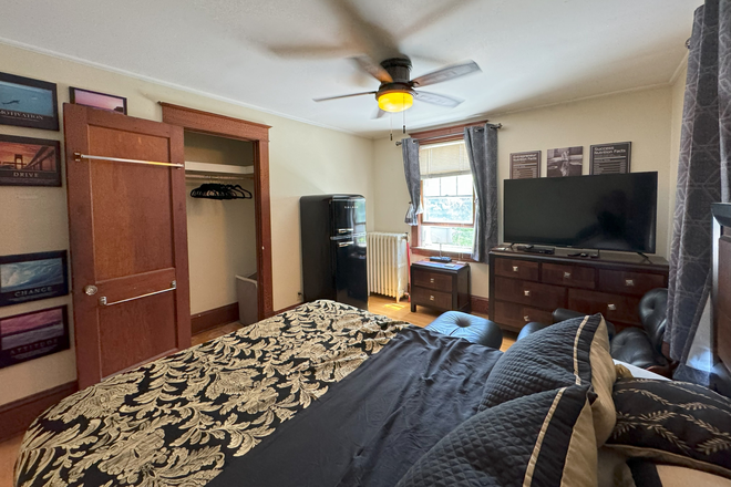 Bedroom - Furnished room across the street from the Davis Center House