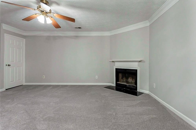 Living Room with fireplace - Shiloh Plantation Townhome