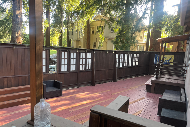 Main deck - $5,525 / 3br/2ba – Quiet N. Berkeley home with 3 spacious bedrooms, extra room, and walkable to UCB