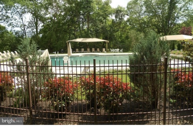 Pool - One Bd Deluxe in Radnor House