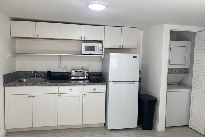 kitchen - Rental unit 2 miles from campus Apartments