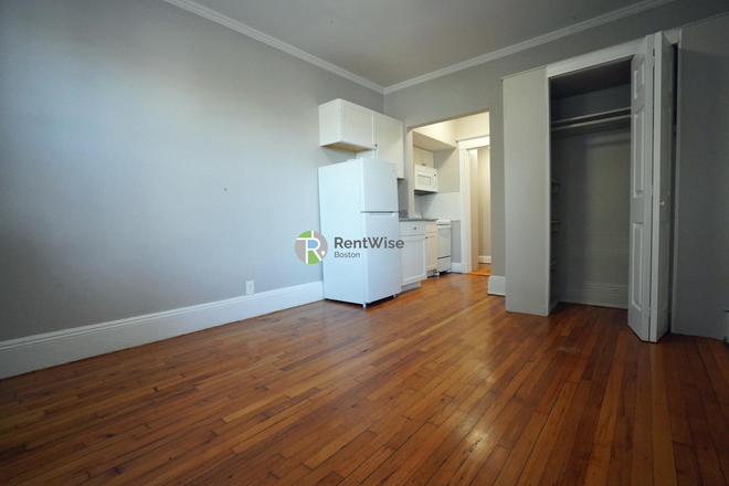 . - SEPT 2025 - No Fee Studio, H/Hw inc, Cat ok! Apartments