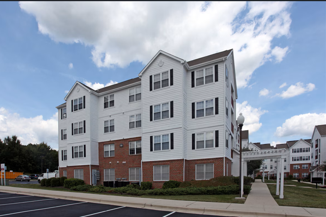 Outside view of the 700's building in courtyards (Apartment 748 is here) - Courtyards Apartments