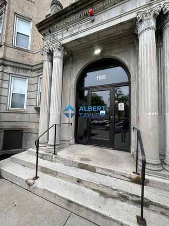 Exterior - 1 Bed split (2 Bed) available on Boylston! No Fee!! Apartments