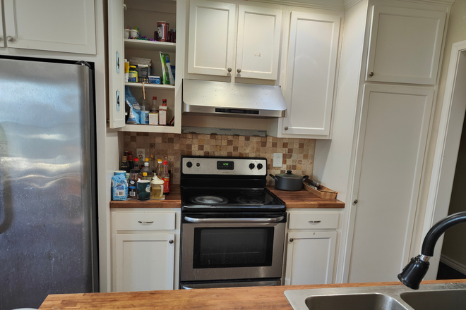 Kitchen - Vinecrest Lane Property Available for Student House