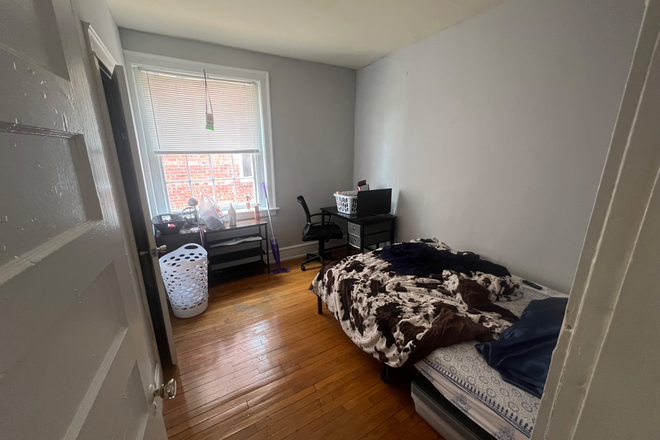 The unit that is available - Henry Briggs apartment
