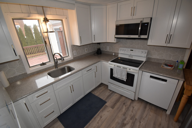 Kitchen - 5 Birch Street - Birch Street - Knowlesway to Sandhill Cove - Narragansett House