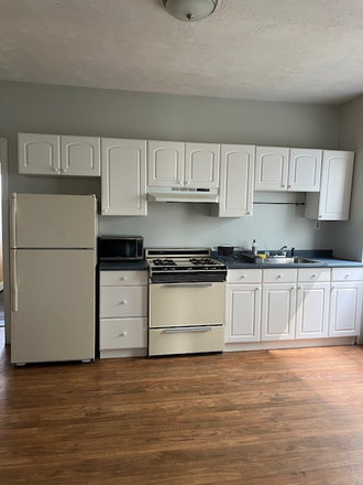 Kitchen with eat-in area - Charming 1-bedroom with Winter Hill View