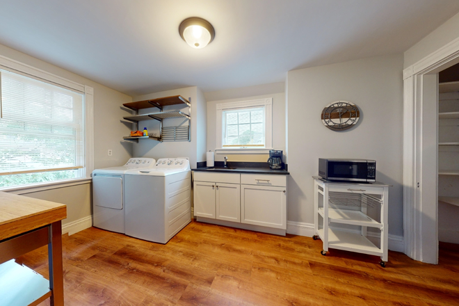 Kitchen, Washer/Dryer - LIN16 Charming 3Bed Top-Floor Victorian Unit in Newton Apartments