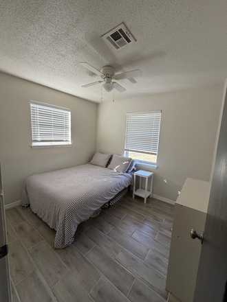 Bedroom - House close to campus