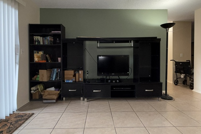 Living Room - Windsor Park Condominiums 1 Bedroom/1Bath AVAILABLE FOR A FEMALE COLLEGE STUDENT