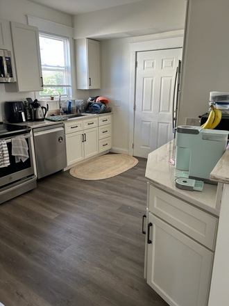 Newly remodeled kitchen - BEST LOCATION & !! Just Completed Kitchen Renovation. House