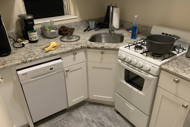 Kitchen - Extremely cheap 2 bed/ 1 bath (09/01/2024). Close to campus!! Apartments