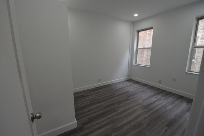 1 Bed Split - 105 Peterborough St. - NO Broker's Fee!! - Avail 9/1 - AWESOME, SUNNY 1 BED SPLIT (2BED) on 105 Peterborough St.