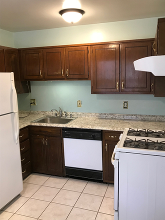 Kitchen - Charming Townhouse in quiet neighborhood in need of roommates