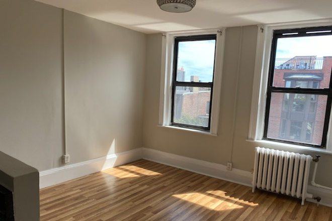 Call NOW for showings! 617-236-8600 - HANOVER ST - LRG TRUE 3BR W/ LIVING RM, HEAT INC, LNDRY IN BLDNG, EQUAL BDRMS AVAIL *9/1/2026* Apartments