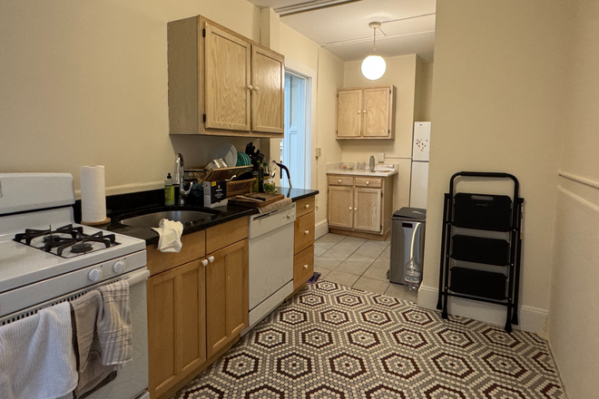 Kitchen - 1 Bedroom Available in 3 bedroom apartment